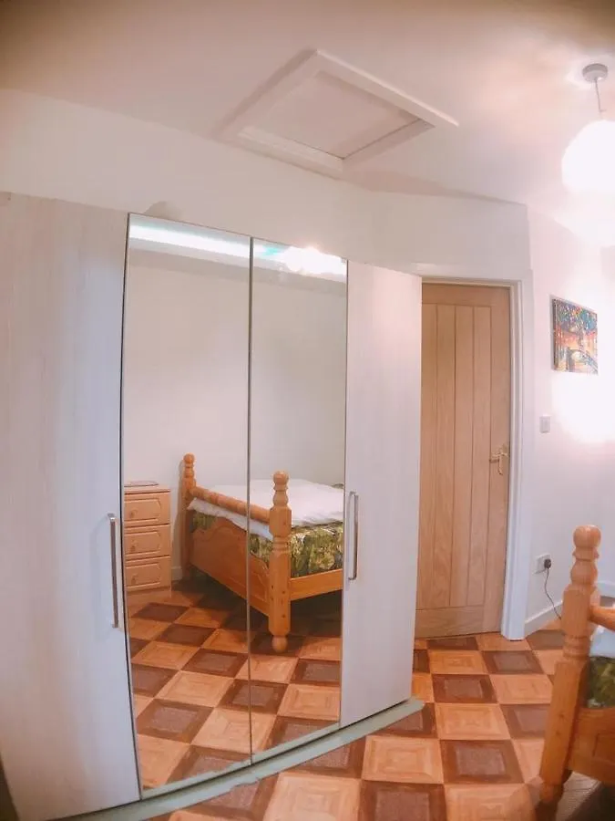 Comfortable Double Bedroom Lovely Bungalow Manchester