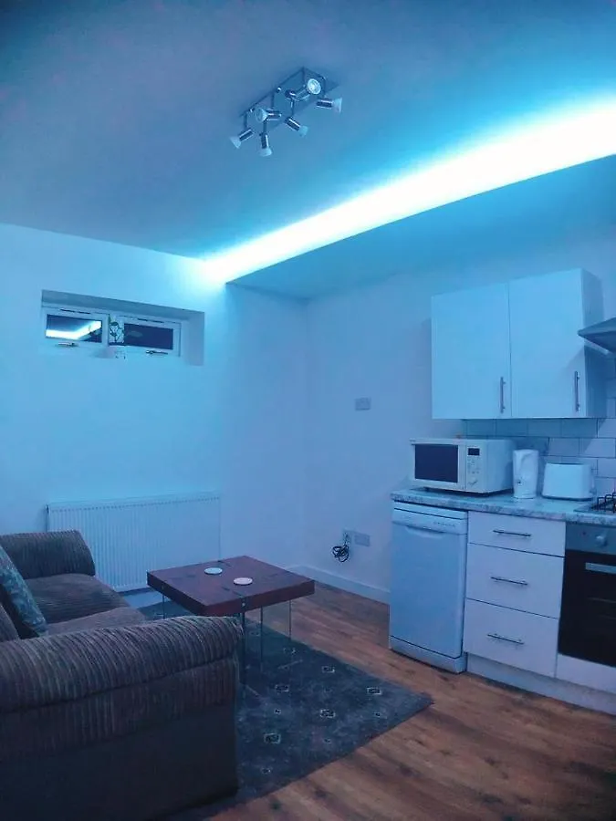 Apartment Comfortable Double Bedroom Lovely Bungalow Manchester